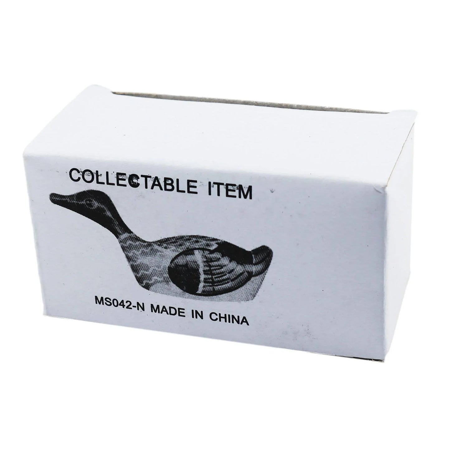 Färgglad plåtleksaksanka med uppdragsmekanism, retroleksak för barn i dekorativ förpackning.