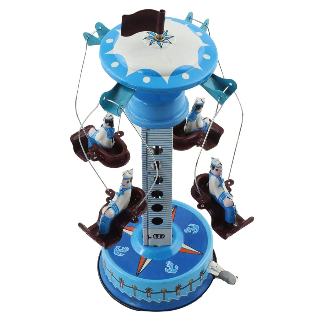 Von Hand aufgezogenes Blechkarussell Matrosen – Altmodisches Spielzeug im Stil vergangener Zeiten mit kunstvoller Bemalung.